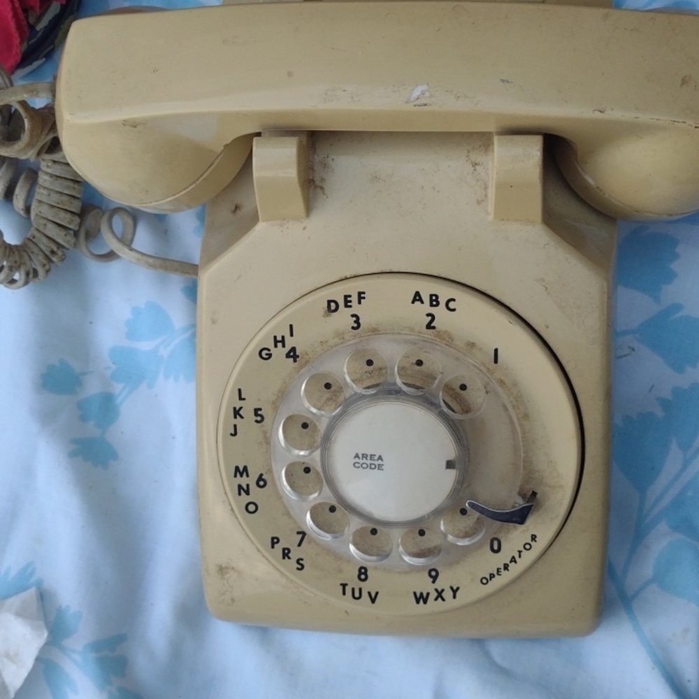 1986 Rotary dial desk phone